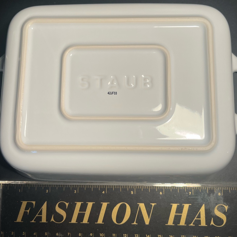 STAUB white bakeware dish ! - Picture 5 of 5